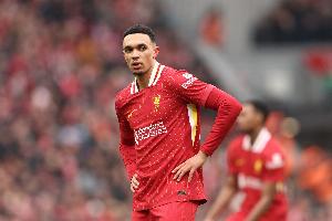 镜报:利物浦去年10月就开始和阿诺德谈续约,但他还是想去皇马