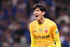 封神之战！颜骏凌本场对申花贡献6次扑救，其中3次扑出必进球