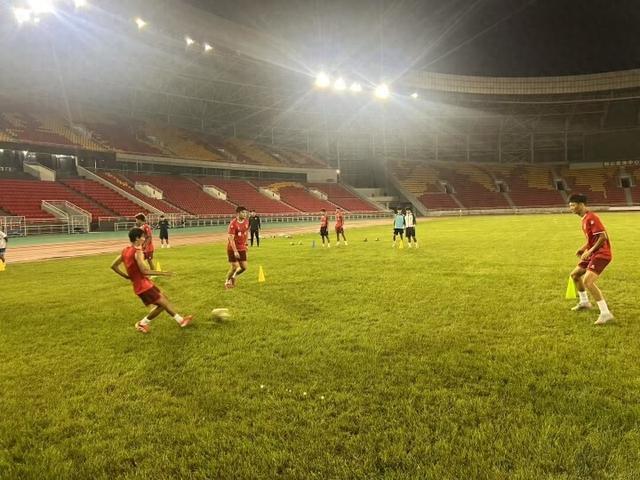 必赢官网APP-“城超”拉开帷幕 鞍山足球队认真训练迎首战